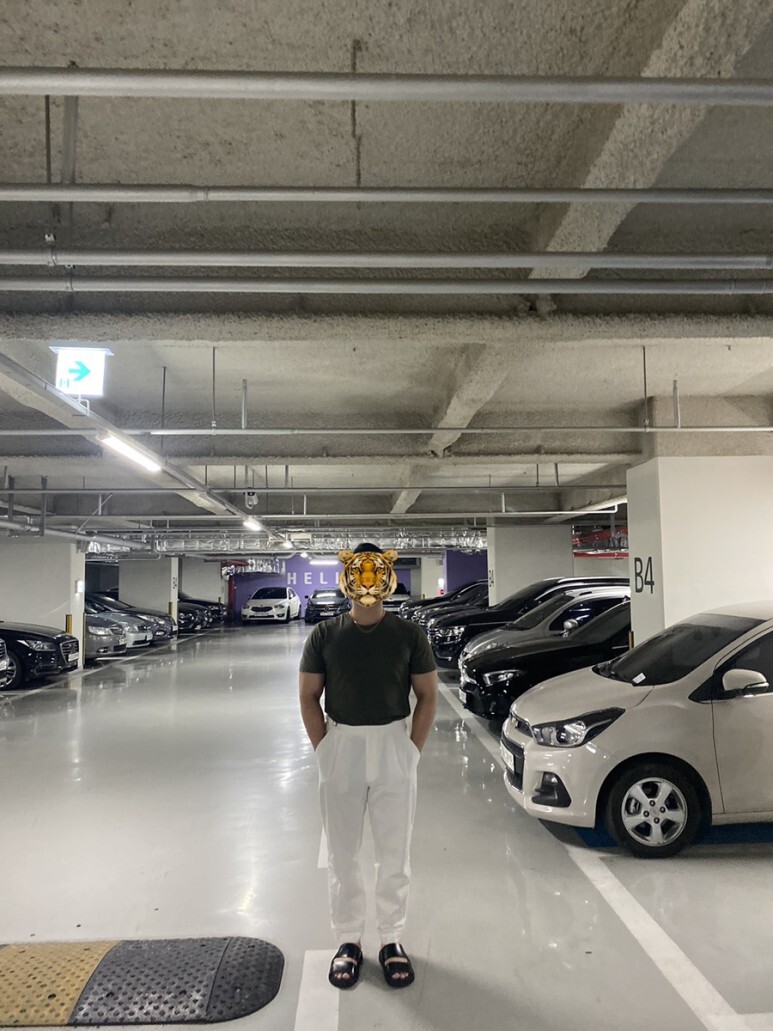 데일리 룩(오뭘입)_지오다노 카키 반팔티, 비슬로우 구르카 팬츠 아이보리, MMGL샌들, 남자꿀조합스타일링, OOTD