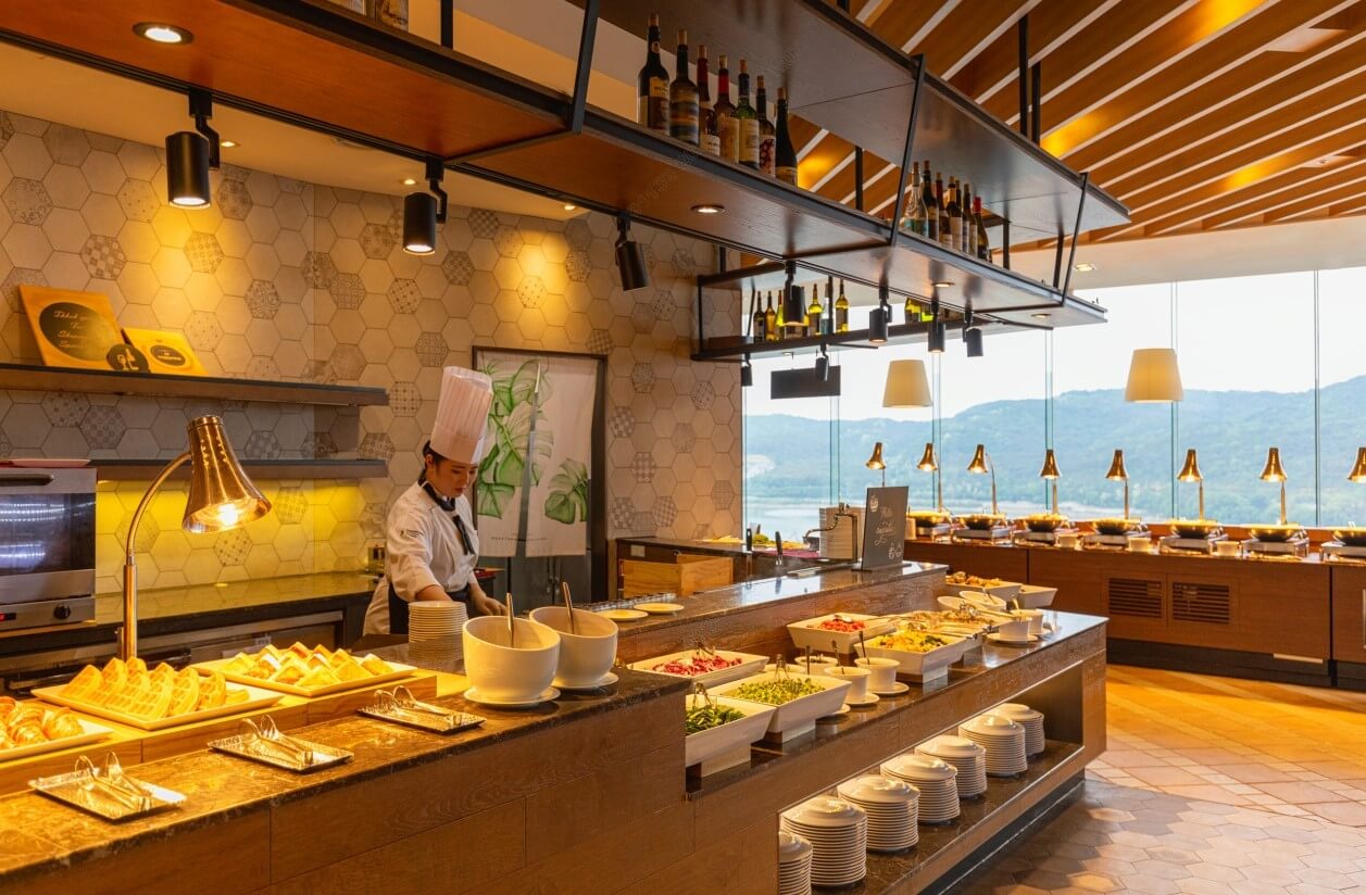 생방송투데이 3785회 우리 동네 홍(보)반장이 간다 APEC 성공 개최를 위해 홍반장이 간다&amp;#44; APEC 공식 숙소 소노캄 경주&amp;#44; APEC 2025 지정 음식점 고도벌한정식&amp;#44; APEC 회의 장소 경주화백컨벤션센터 (HICO) 