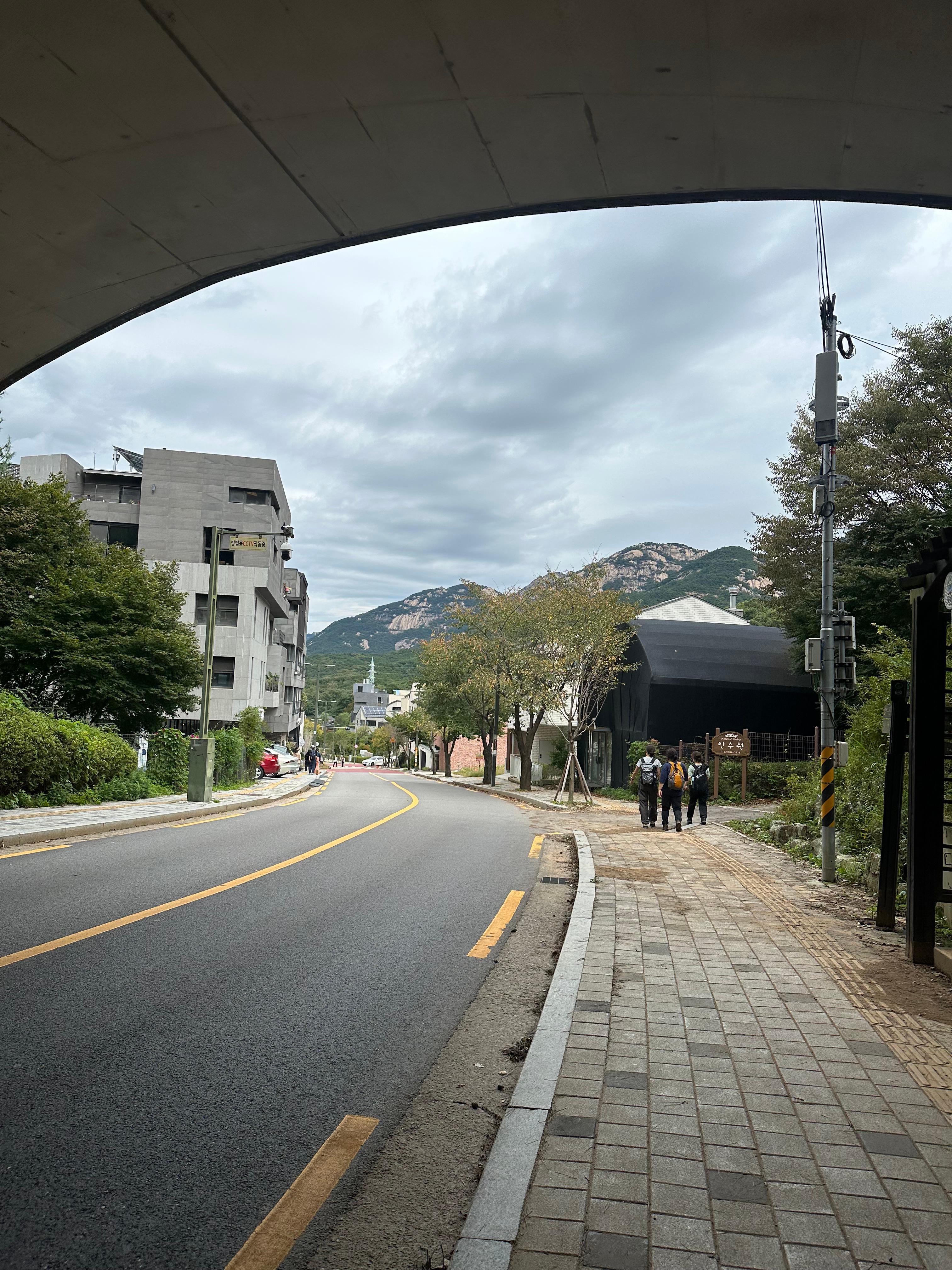 서울 은평한옥마을&amp;진관사 여행(서울에서 만날 수 있는 한옥마을, 북한산 풍경, 공기 짱 좋음, 가족 나들이 산책 장소 추천, 대중교통 편리, 맛집 및 카페 추천, 상당히 넓음, 한복 대여, 은평역사한옥박물관)