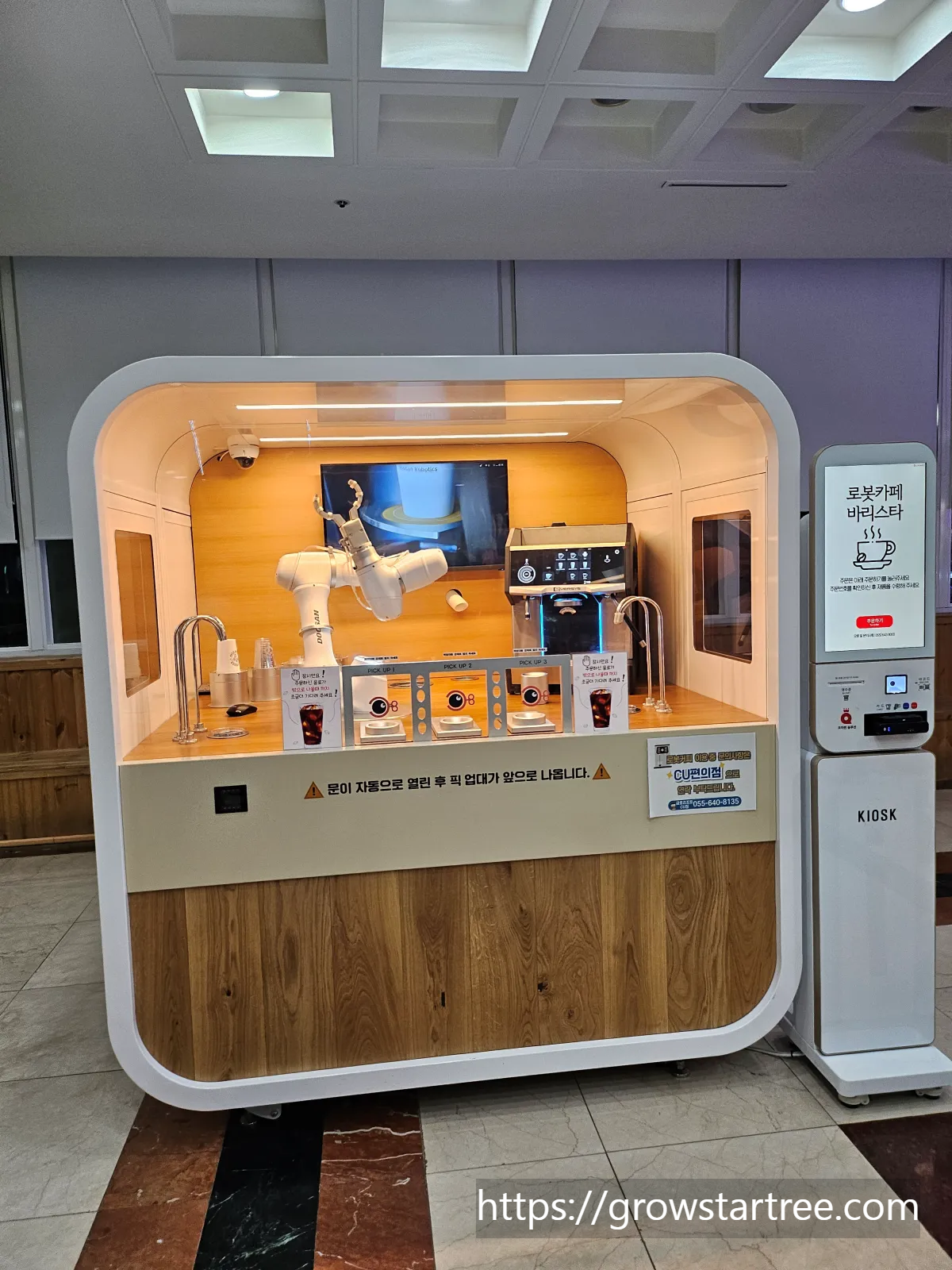 금호통영마리나 1층 로봇커피