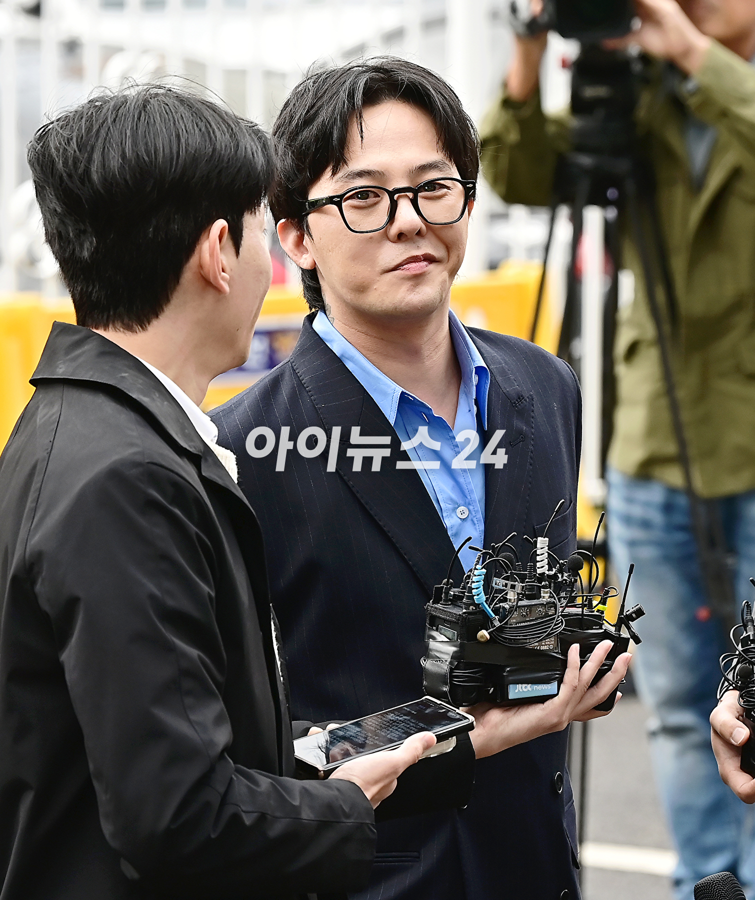 마약 투약 의혹을 받는 가수 지드래곤(GD&#44; 권지용)이 6일 인천 남동구 논현경찰서에 출석하고 있다. [사진=곽영래 기자]