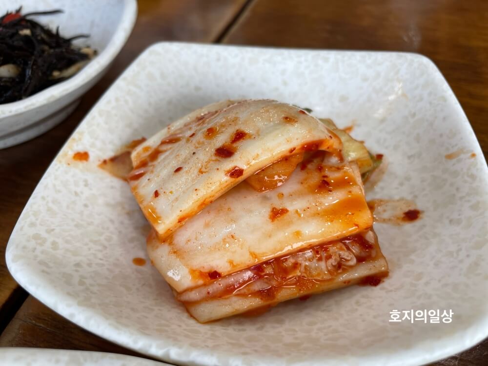 제주 구좌 전복 맛집 명진전복 - 기본찬 배추김치