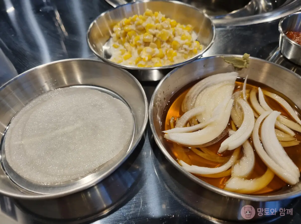 콘샐러드와-쌈무