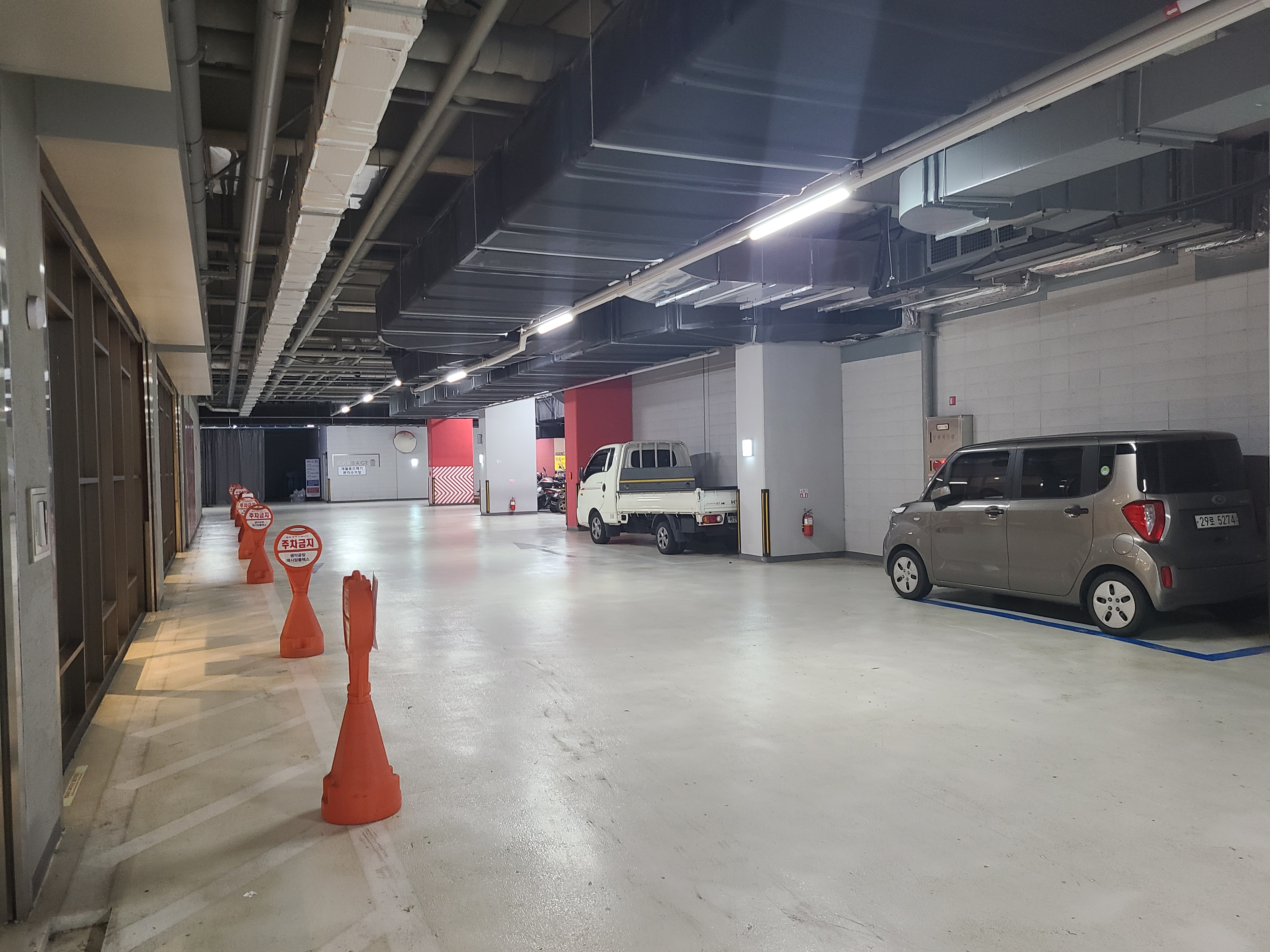 성수 생각공장 데시앙플렉스 지하8