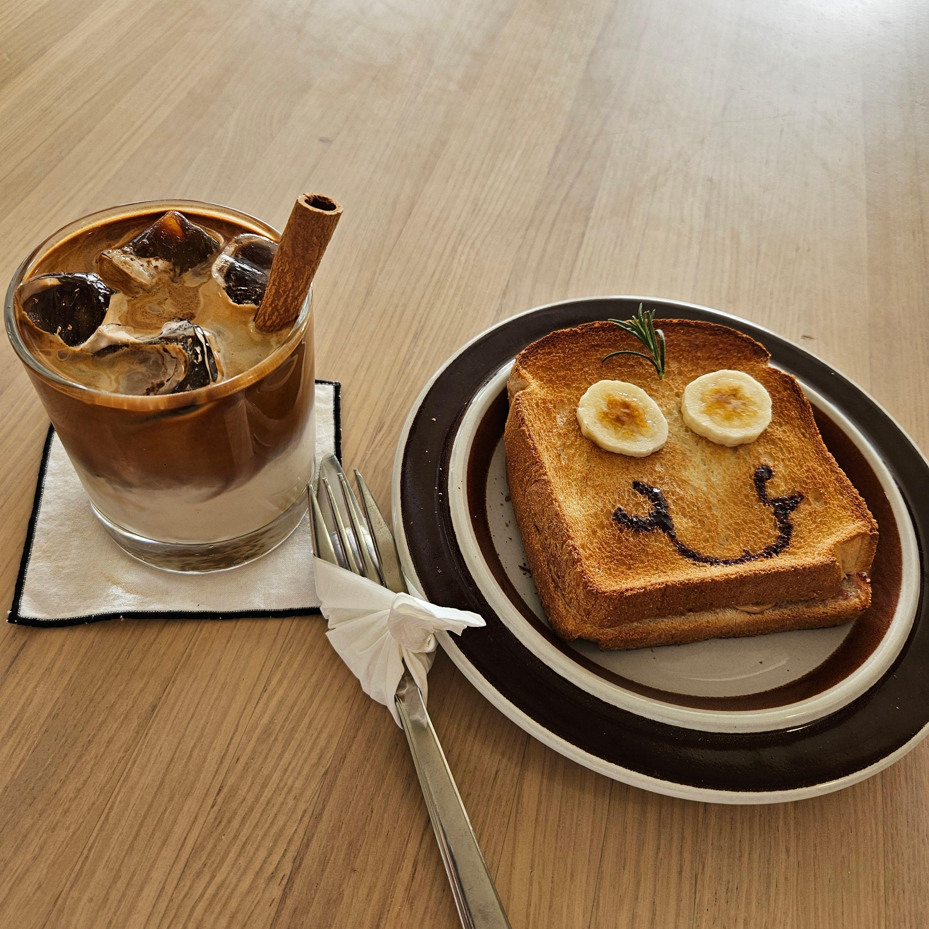 크크라떼와 스마일 토스트