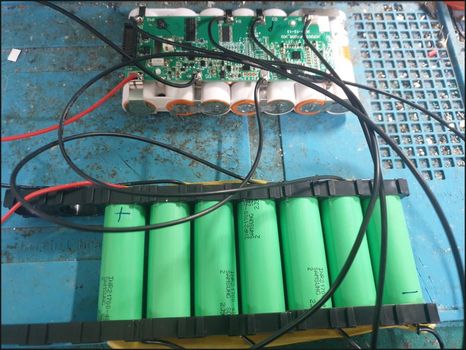 배터리와 회로 분리 전 보조전원 연결