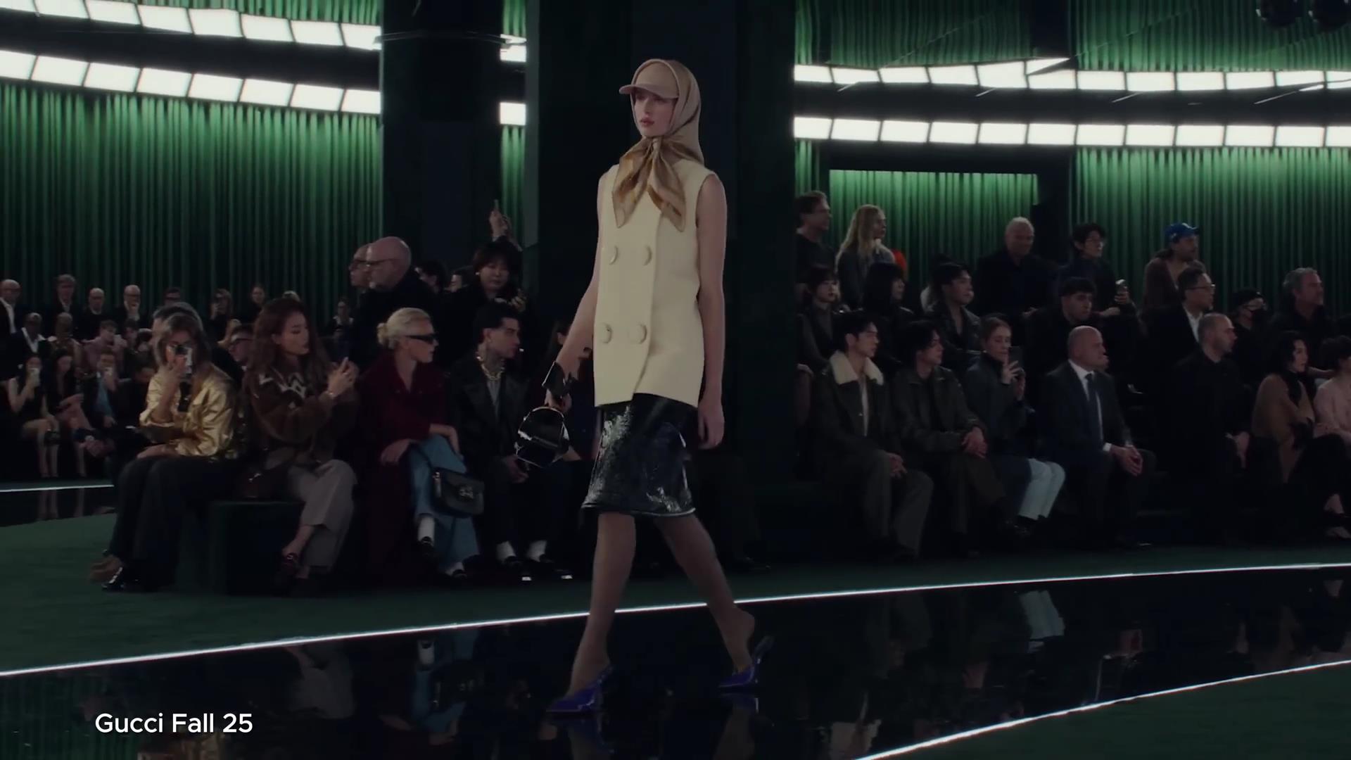 미디 스커트와 펜슬 스커트