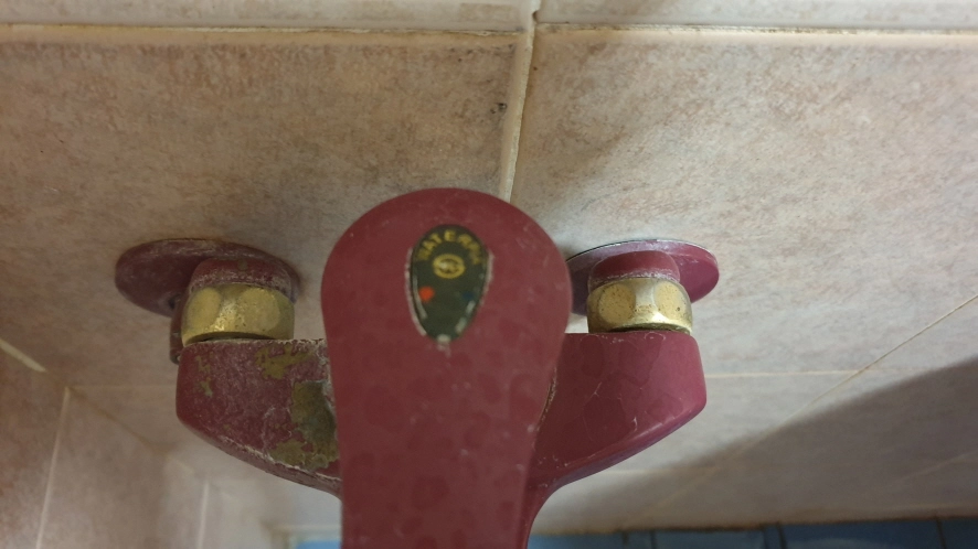 수전 배관 연결너트 모습