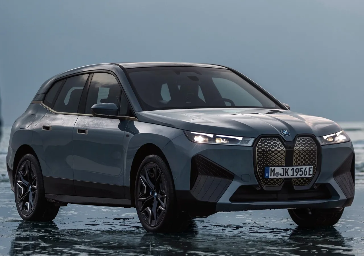 BMW IX M60 차량 이미지