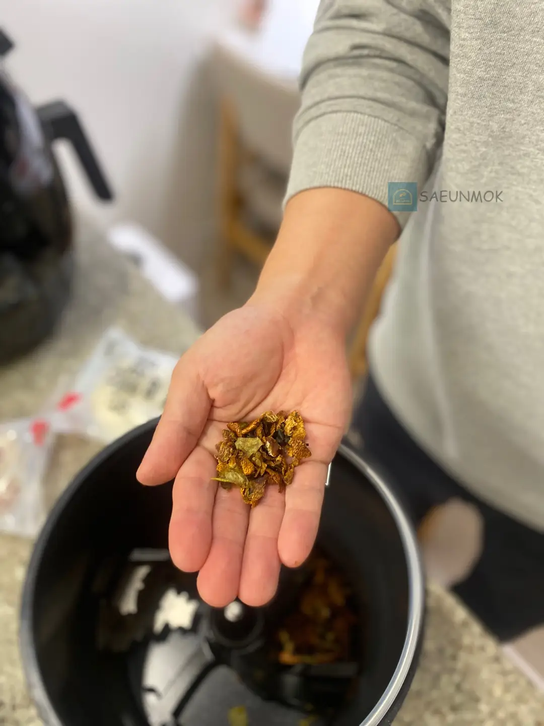 쉘퍼-음식물처리기-건조후-잔여물