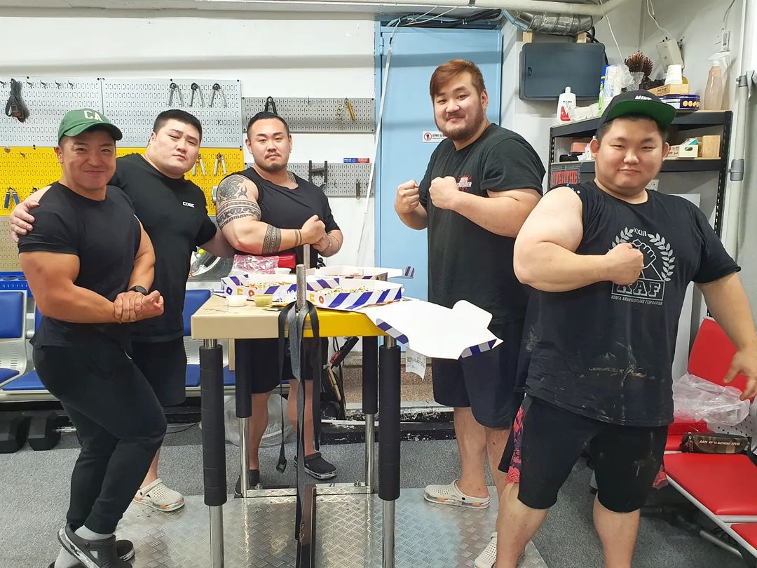 신기한 동호인 사전 팔씨름하며 뭉쳐선 논다 팔씨름 동호회 추천