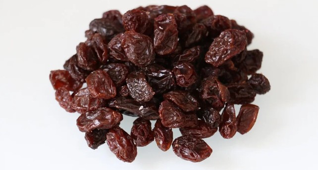 건강식품이라 착각하기 쉬운 음식 부작용 - 코코넛오일, 과일주스, 스포츠음료, 단백질쉐이크, 저지방샐러드드레싱, 가공치즈, 마가린, 저지방우유, 말린과일, 상황버섯, 등푸른생선, 감자