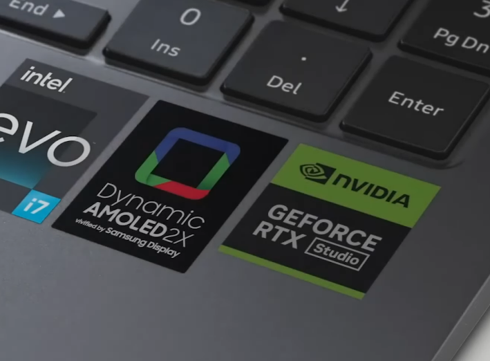 랩탑 키보드의 오른쪽 구석 사진