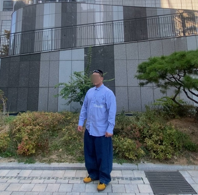 데일리룩('26. 10. 10.)오클리 OAKLEY 선글라스 아이자켓 리덕스, 스트리트 스탠다드 오버사이즈 스트라이프 셔츠, 무신사스탠다드 와이드 벌룬팬츠, 컨버스 올스타 스니커즈