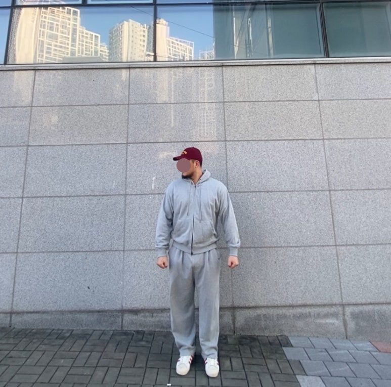 데일리룩('25. 12. 26.)윅 WICK NEW YORK USA 워싱 빈티지 볼캡, 토피 2WAY 스웻 후드티 집업, 토피 벌룬핏 와이드 팬츠, 아디다스 슈퍼스타 82 레드