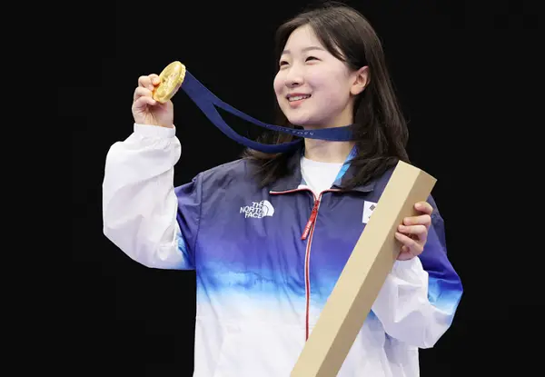 최연소 국가대표 '고등학생' 반효진(17) 선수의 금메달