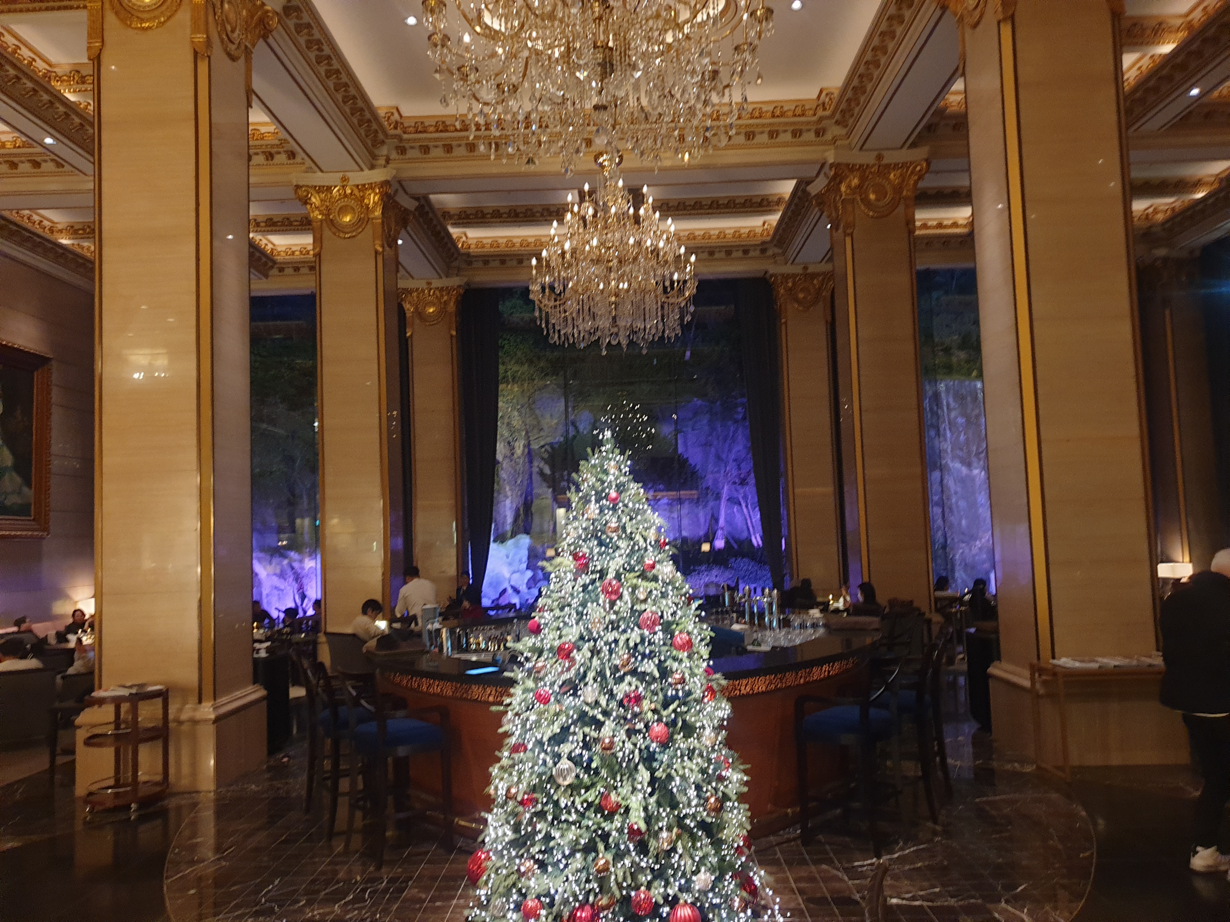 페닌슐라 입구 바