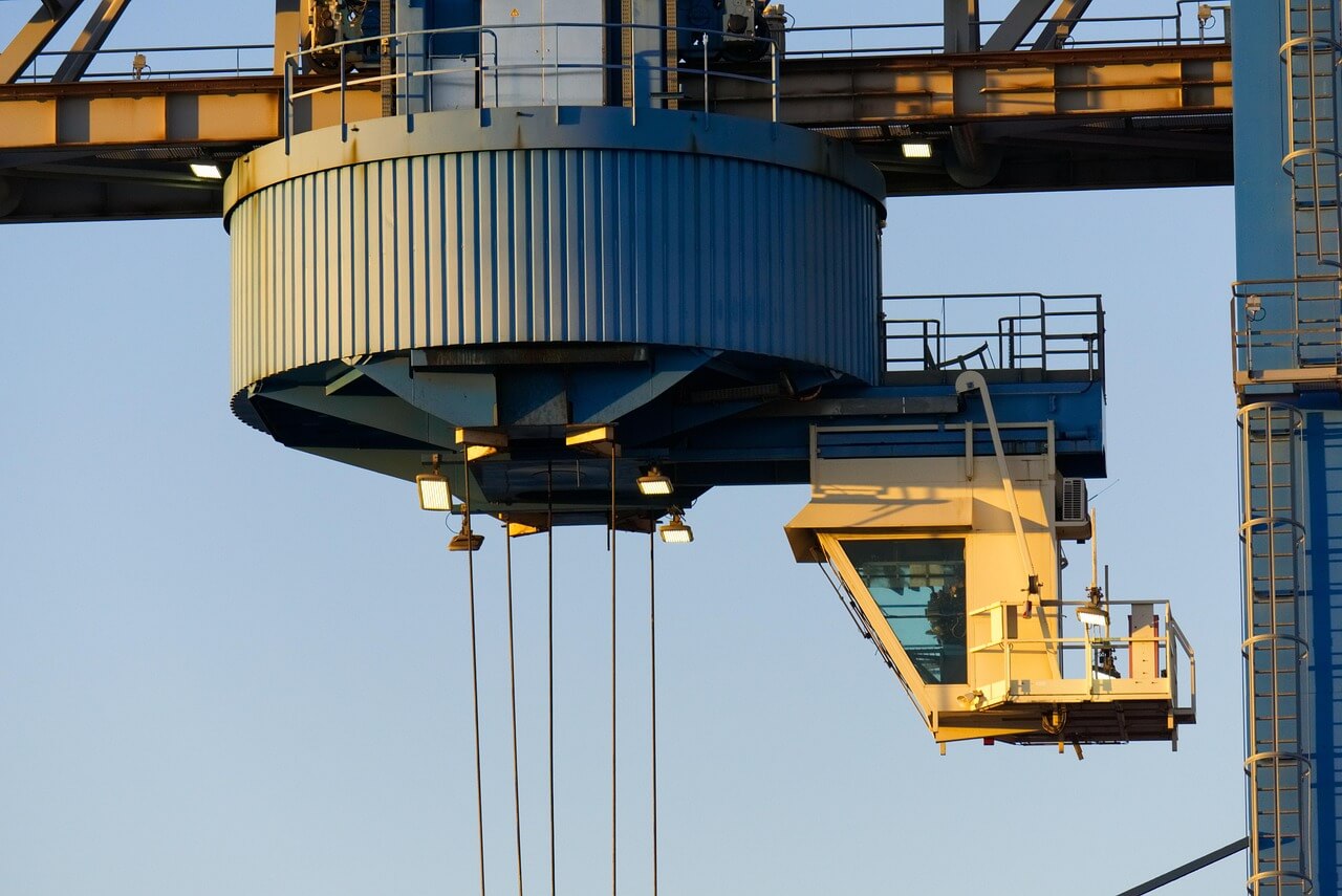 🚢 컨테이너크레인운전 기능사 취득으로 항만 물류 전문 인력으로 성장하는 방법
