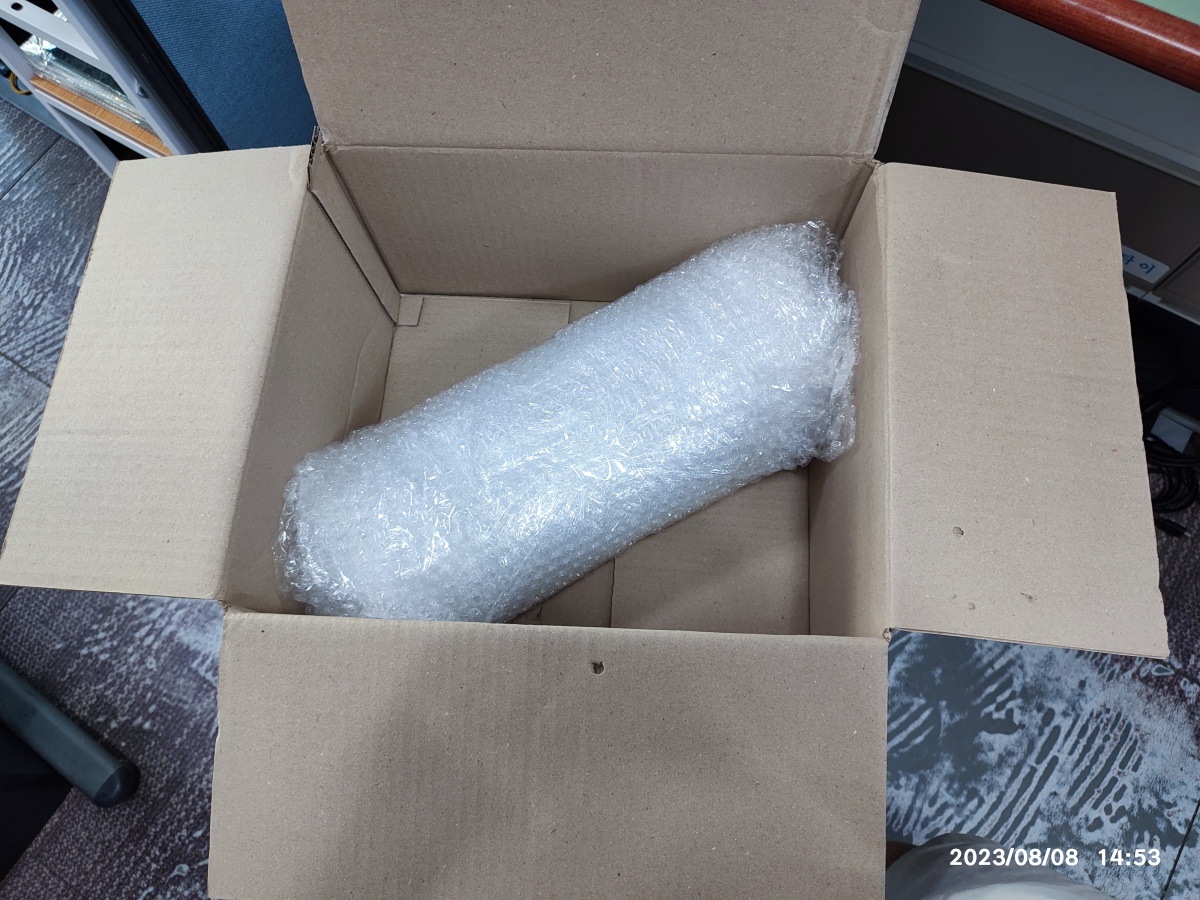 발열 문제가 있는 RTX3060 Ti 그래픽카드를 택배 포장하고 있습니다.