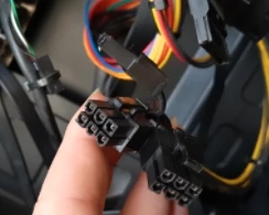 6핀 보조 전원 커넥터