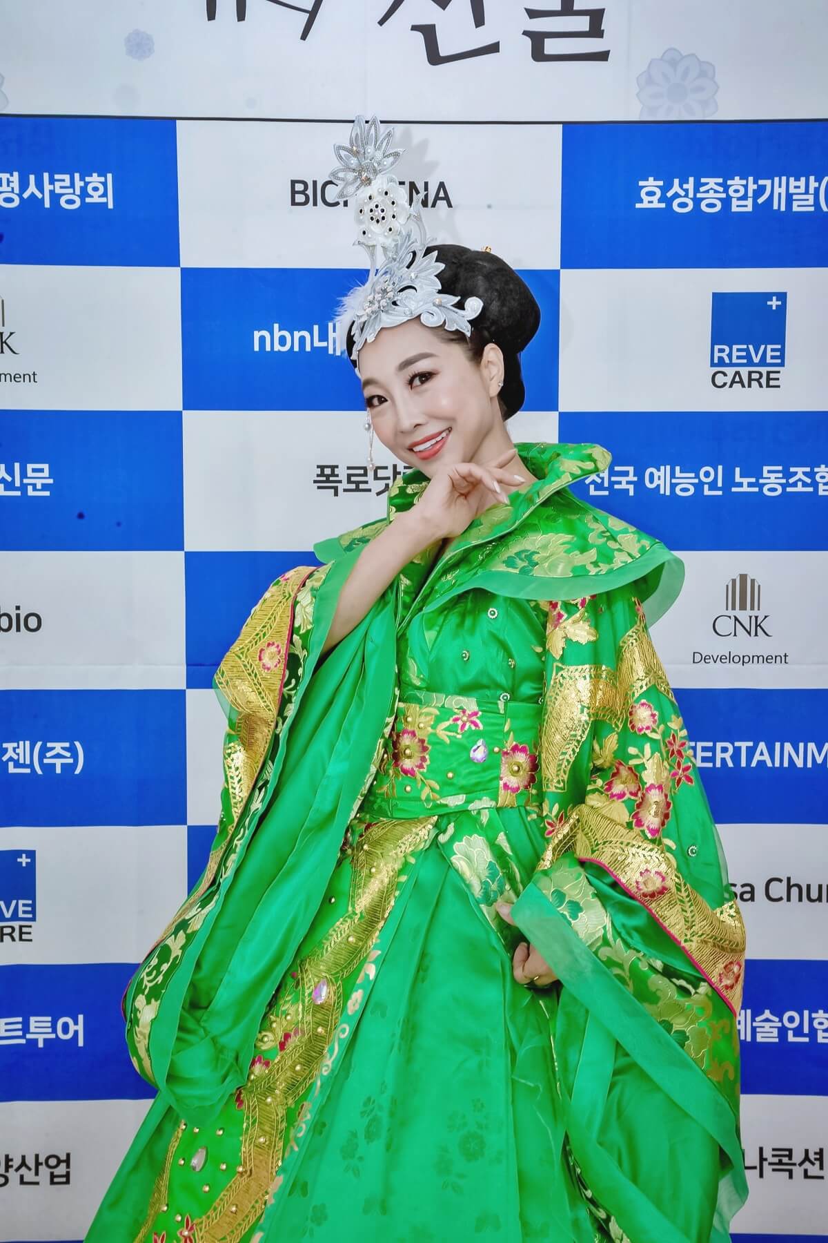 모델 이선율
