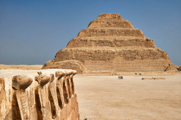 사카라의 계단 피라미드를 설계한 천재 건축가 이무텝Imhotep)