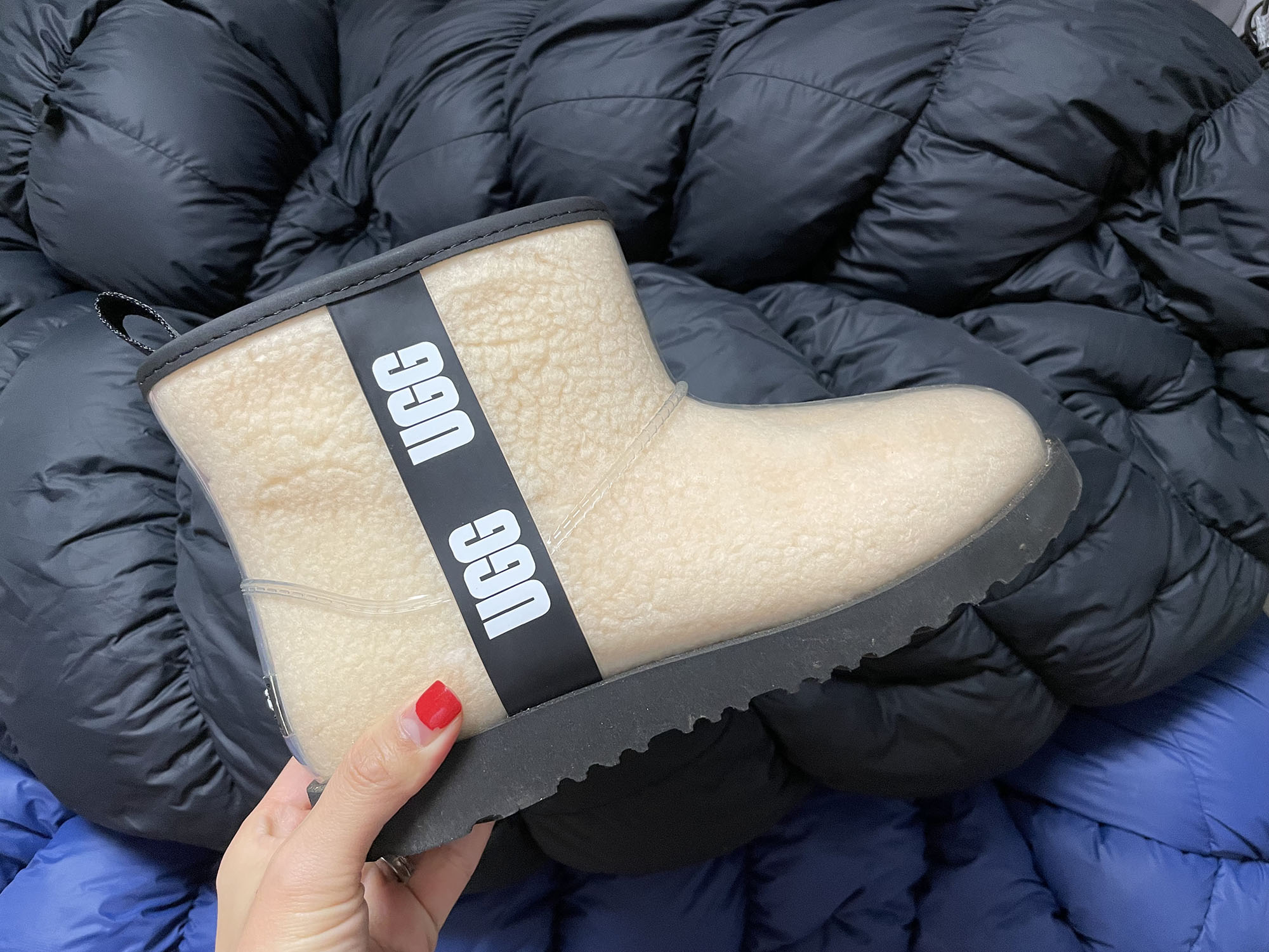 어그 클래식 클리어 미니 옆모습2