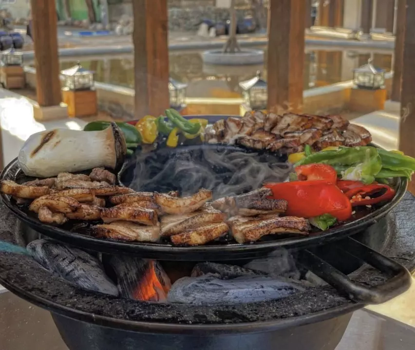 생방송-투데이-리얼-맛집-100-년-한옥-흑돼지-맛집-위치-정보-안내