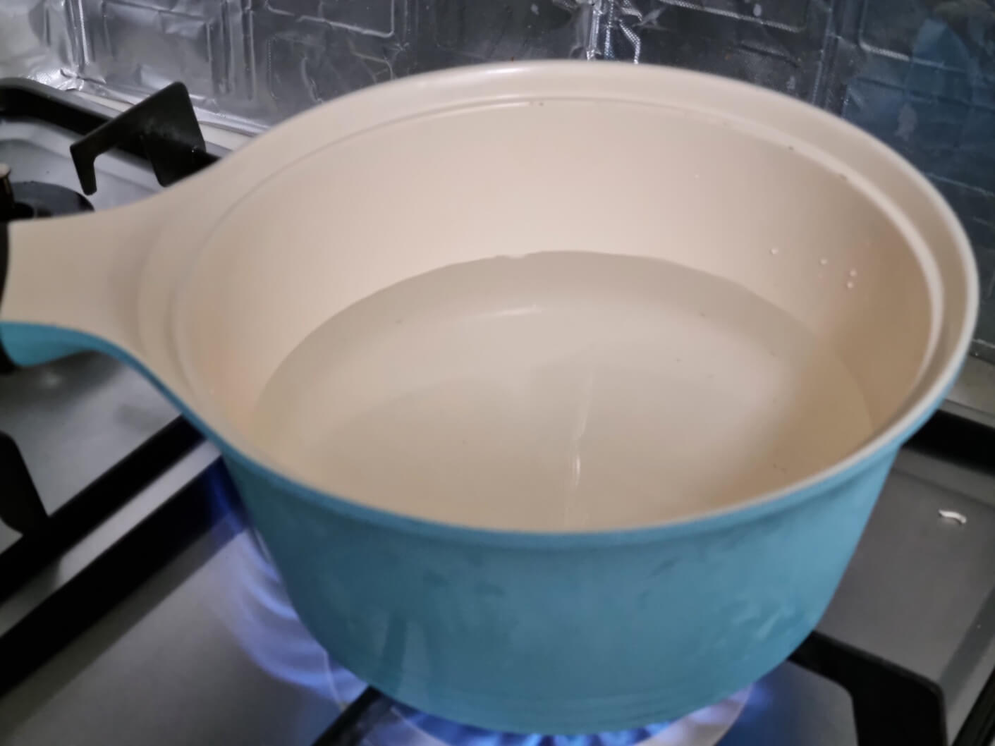 라볶이 끓이는 장면