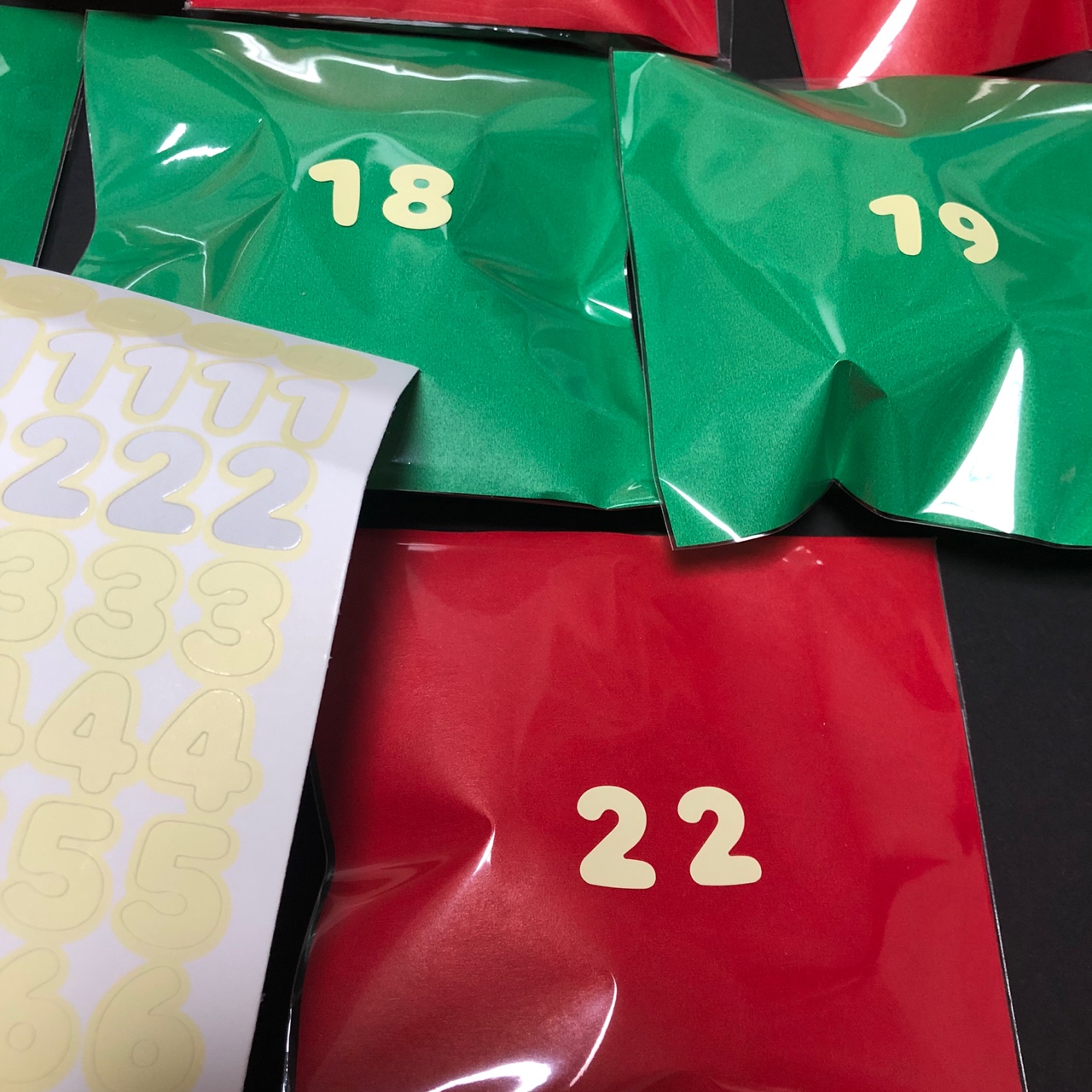 크리스마스 어드벤트 캘린더에 다이소 숫자 스티커 붙이기