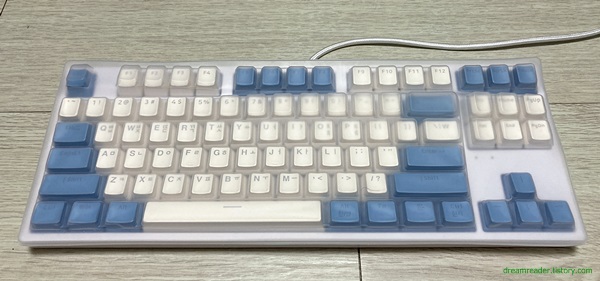 CK87 게이트론 LED 기계식 키보드 텐키리스에 네오폴드 텐키리스 키보드 키스킨, 맨 위 펑션키 듬뜸 잡기