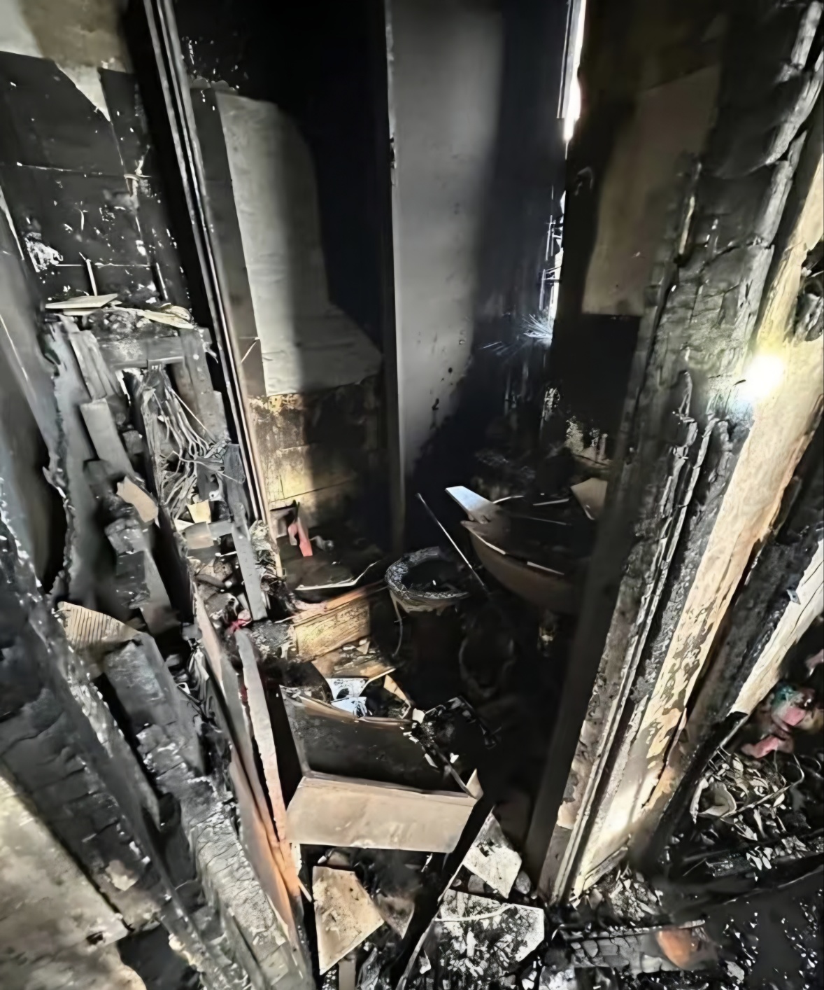 홍콩화재건물에타고남음방과물건들