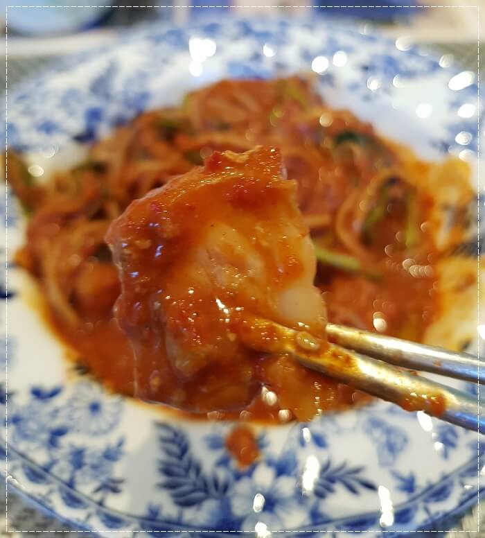 양념에 푹 찍어서