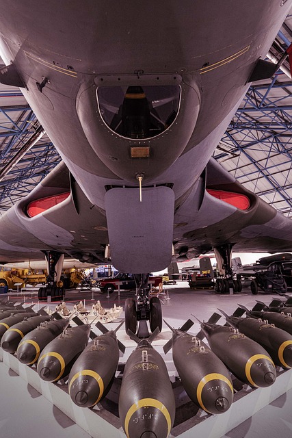 폭발물 포탄의 사진입니다