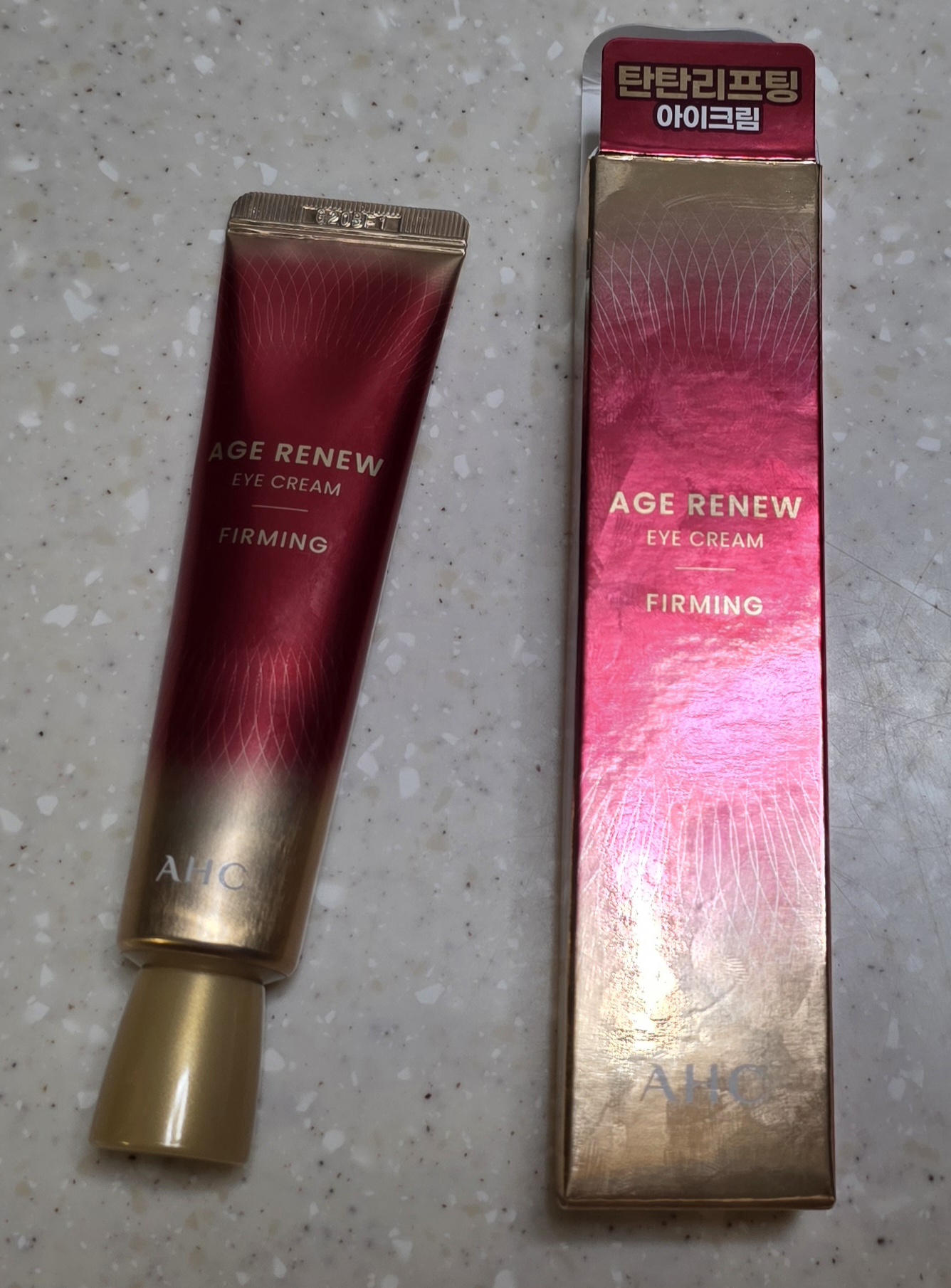 다이소에서 구매한 AHC 에이지 리뉴 아이크림 퍼밍 30ml 본품과 상자