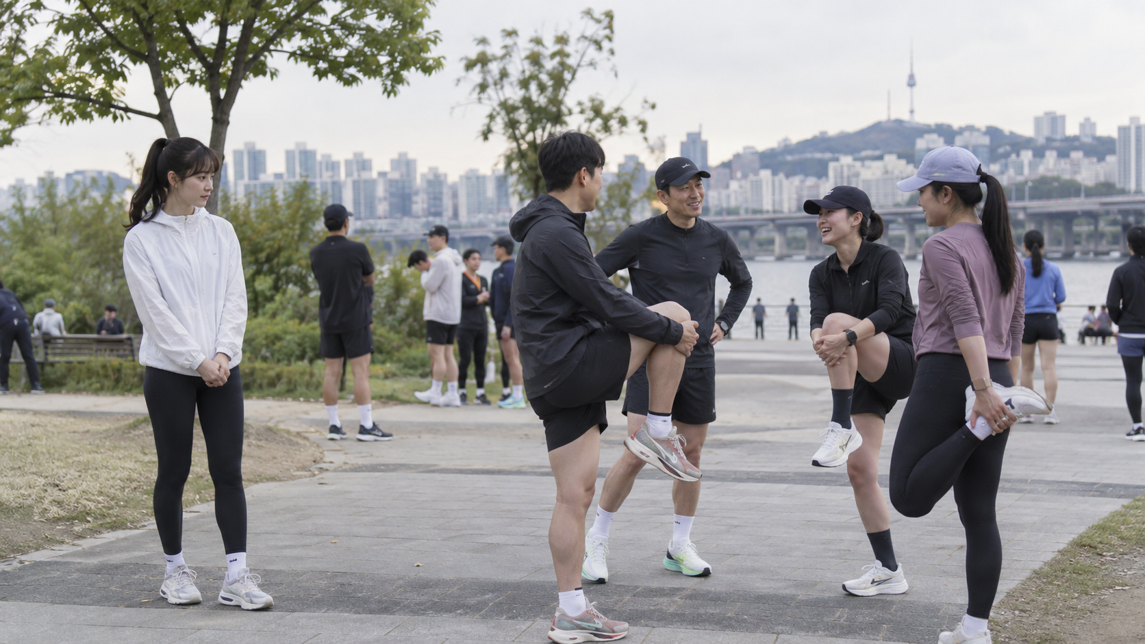 처음 간 날 나만 투명 인간 취급을 당할 때 장면
