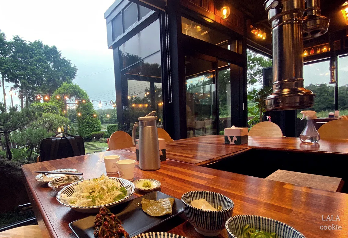 제주도-양고기-맛집-램앤블랙-내부와-기본-반찬