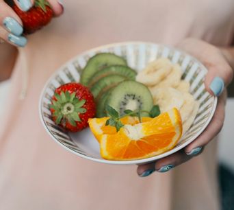 과일 다이어트 부작용: 단기간 체중 감량보다 더 위험한 신호들