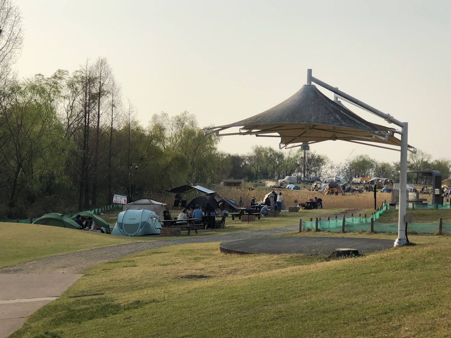 노을공원-텐트들