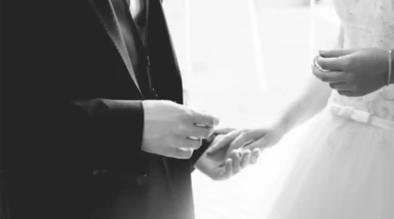 남자-정장-여자-드레스-반지-결혼