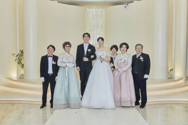 김원훈 결혼과 엄지윤의 '전참시' 폭로, '장기연애' 콘텐츠의 성공 비결과 현실 부부의 반응 분석