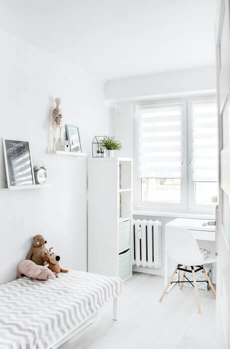 화이트톤의 심플하고 밝은 느낌의 아이방