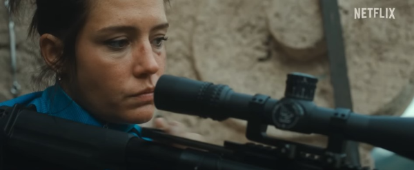 여도둑들-아델-엑사르쇼폴로스-스틸컷