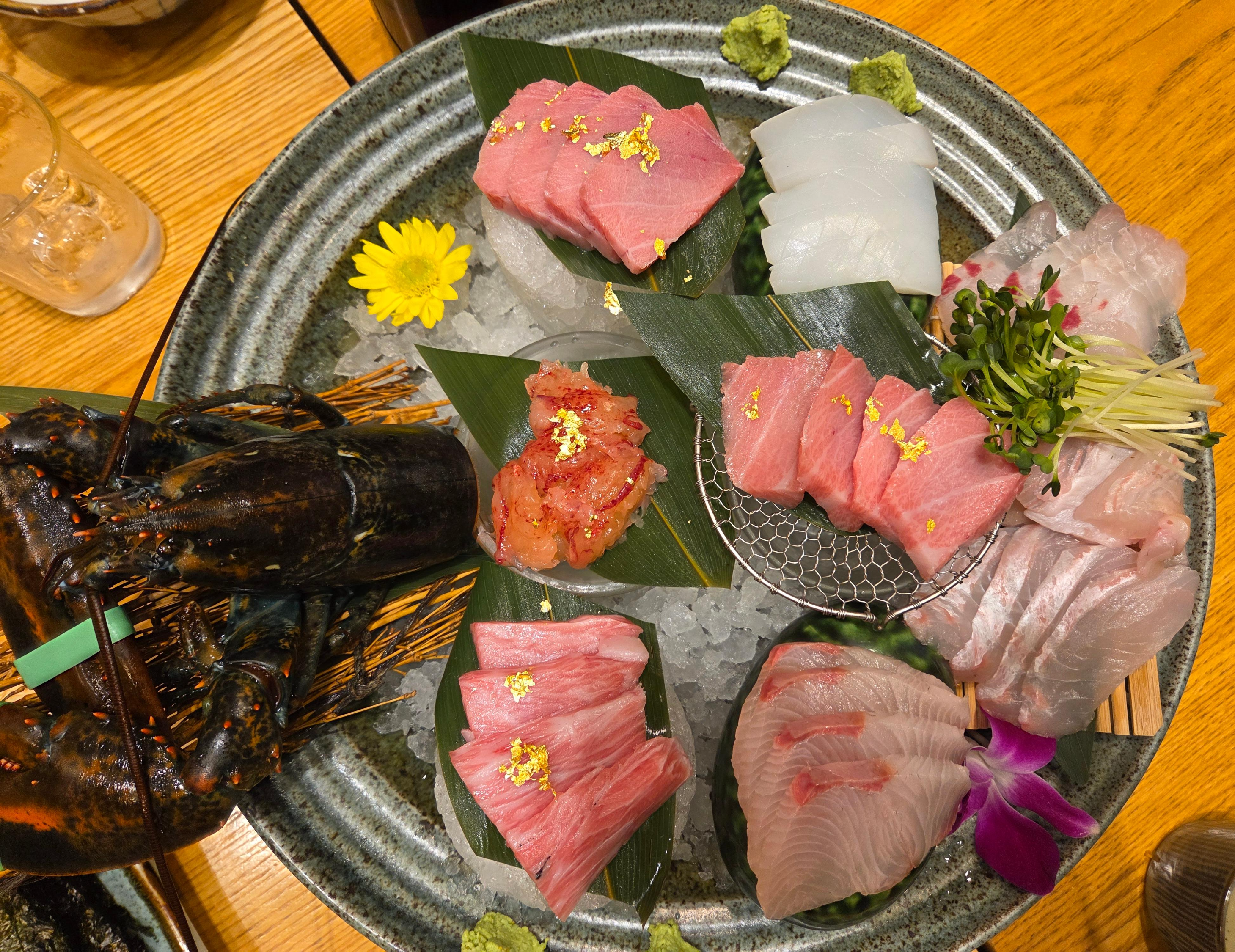 가매일식 디너 코스, 랍스터와 다양한 부위의 사시미가 담긴 화려한 사시미 플래터