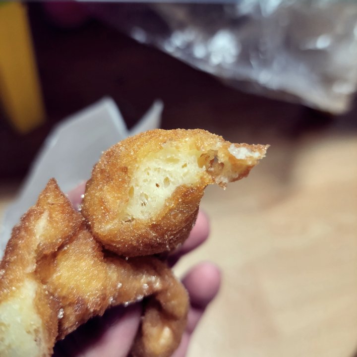 밀가루로 만든 꽈배기