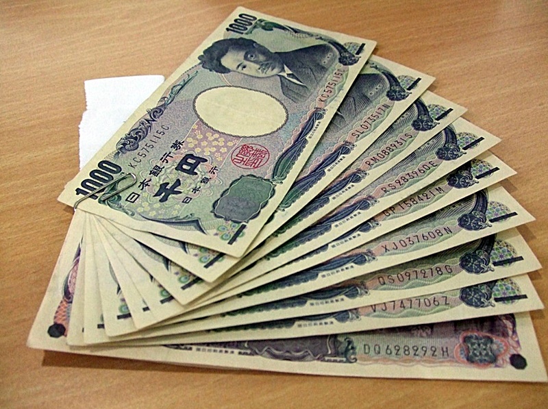 엔화-지폐가-펼쳐진-모습