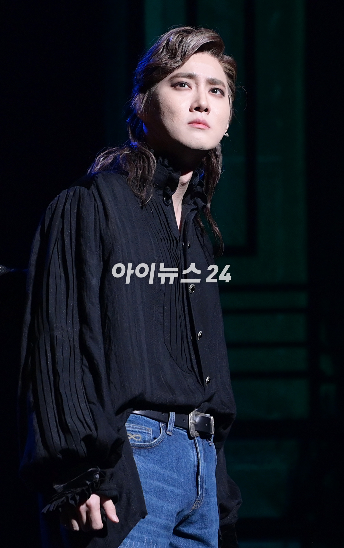 엑소 수호가 20일 오후 서울 종로구 세종문화회관 대극장에서 열린 뮤지컬 '모차르트!' 프레스콜에 참석해 열연하고 있다. [사진=정소희 기자]