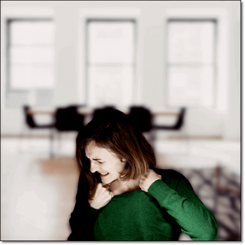 대사성 산증 증상 으로 괴로워 하는 여성