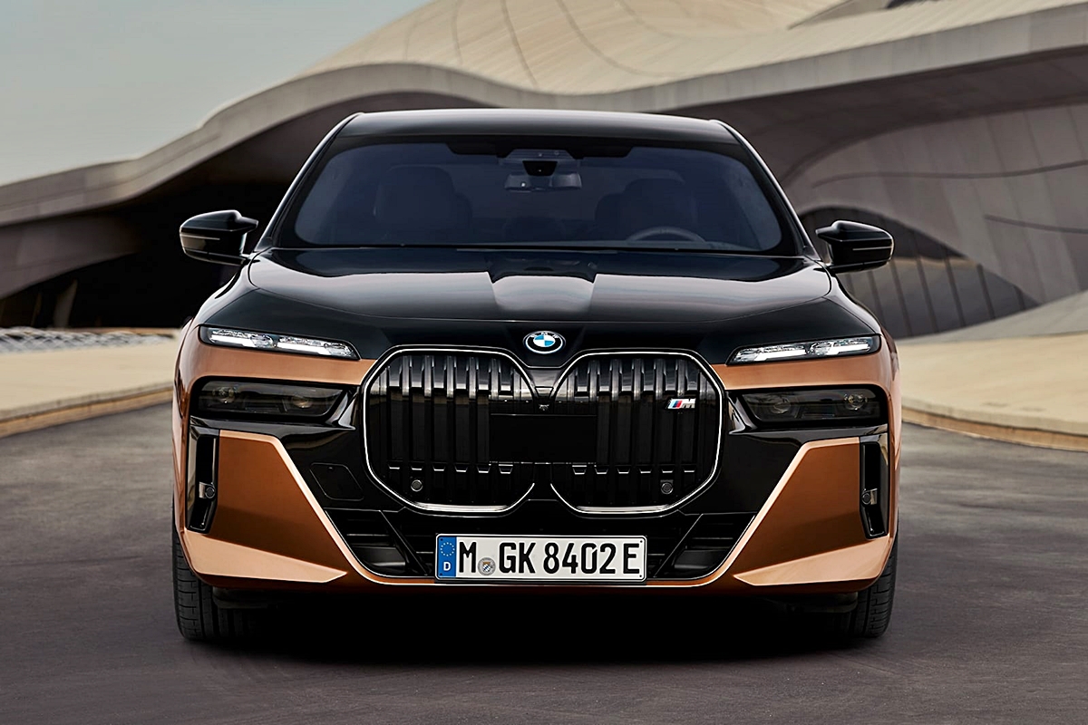 BMW i7