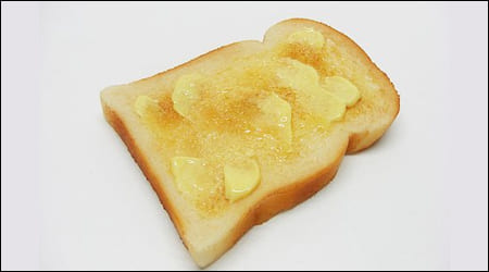 설탕을 뿌린 토스트